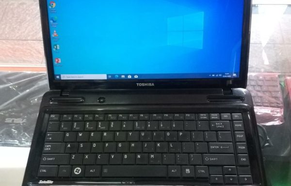 Laptop Toshiba Satellite L740 Intel Core i3-M380 4GB RAM 500GB HDD