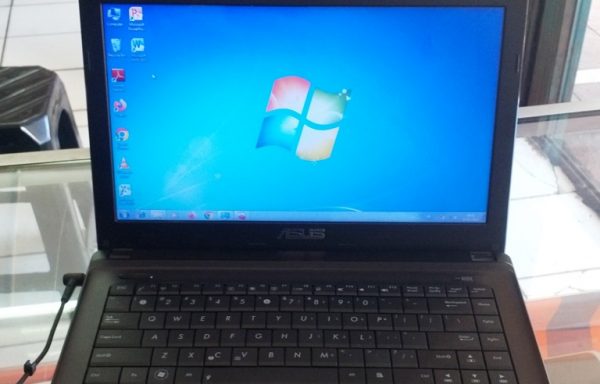 Laptop ASUS X45U AMD E-450 4GB RAM 500GB HDD