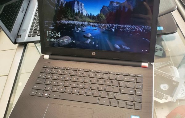 Laptop HP 14-bs740TU Intel Core i3-6006U 8GB RAM 256GB SSD