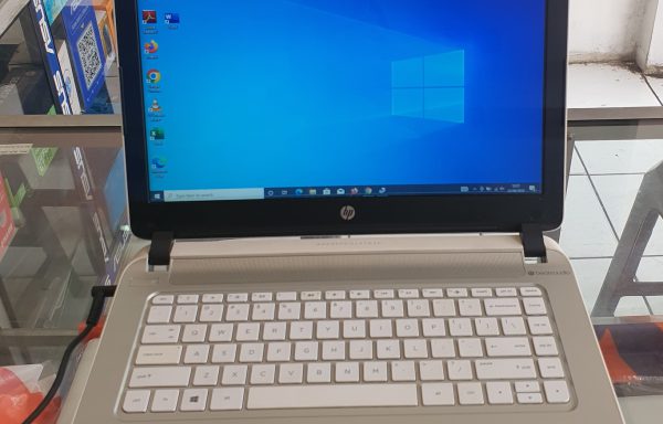 Laptop HP 14-v041tx Intel Core i5-4210U 8/128/750 GeForce 840M