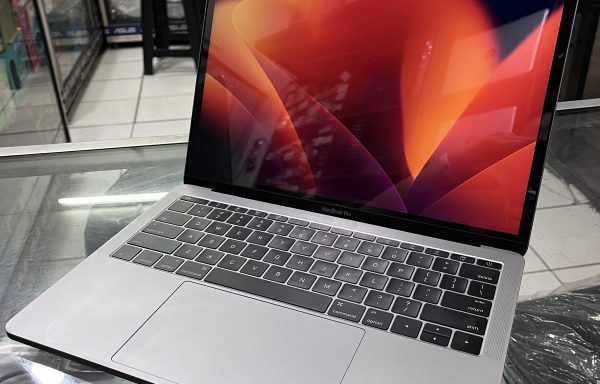 MacBook Pro 2017 i5 8/256