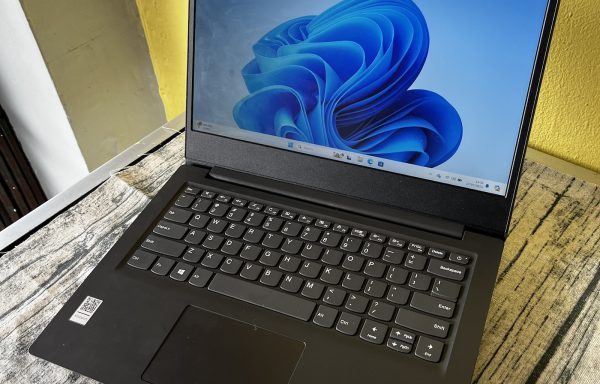 Laptop Lenovo V14-ADA AMD 3020 8/256GB